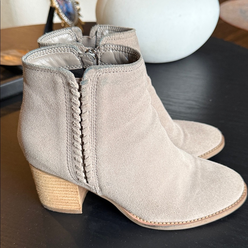 Biondo Women's Suede Ankle Boots - Tan 7.5